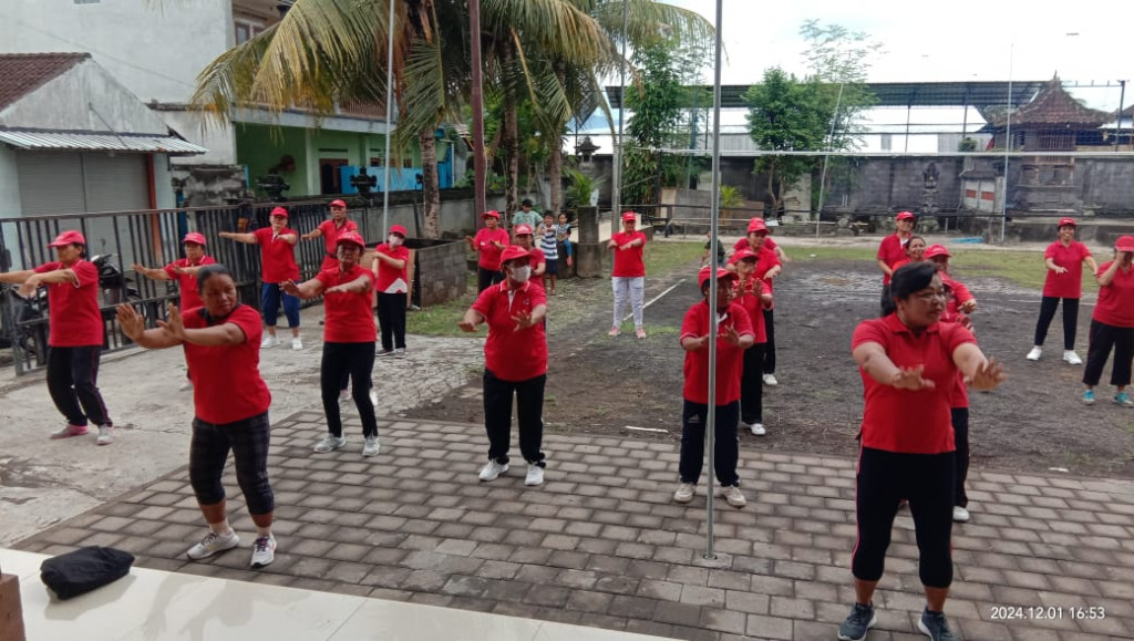 Berlangsung Kegiatan Senam Lansia serta pemberian PMT Lansia wreda warga tama Banjar panca warga